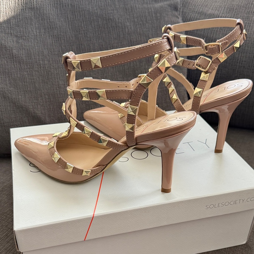 Sole Society Nude Heels with Gold Accents - Picture 3 of 12